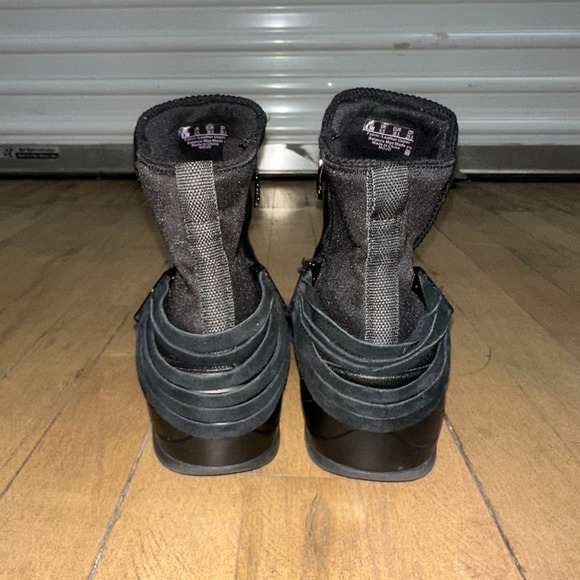 Bzees Mojo Ankle Boots Womens Size 8.5 Black Comfortable Arch Support Side Zip - Picture 3 of 11